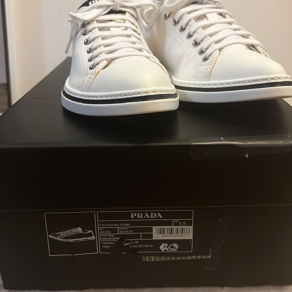 Prada - Picture 6 of 6